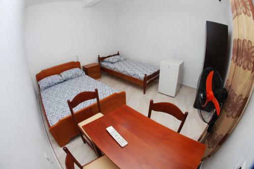 Hostal Isufi Guest Houses