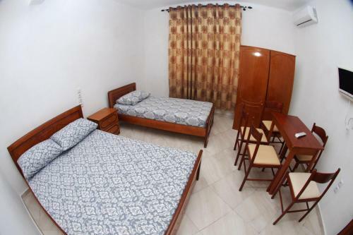 Hostal Isufi Guest Houses