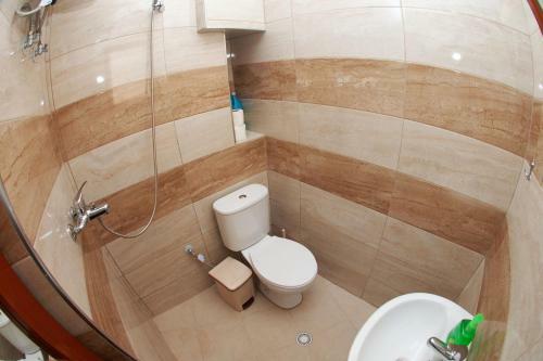 Hostal Isufi Guest Houses