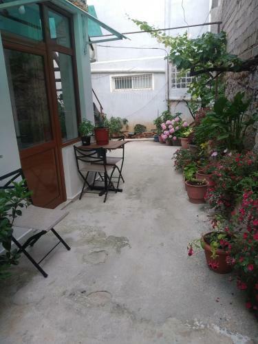 Hostal Isufi Guest Houses