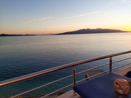 Sunset By The Sea Apartments - Private Beach
