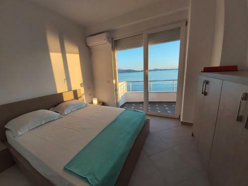 Sunset By The Sea Apartments - Private Beach