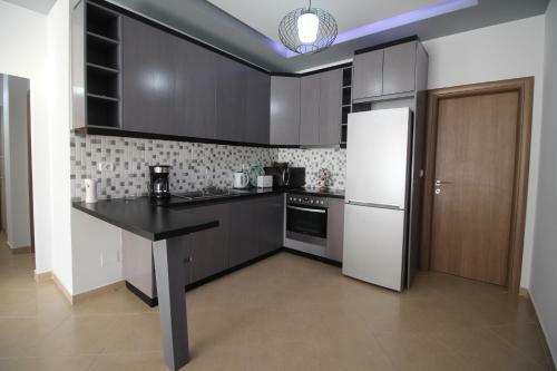 Cozy And Spacious Apartment With Sea View