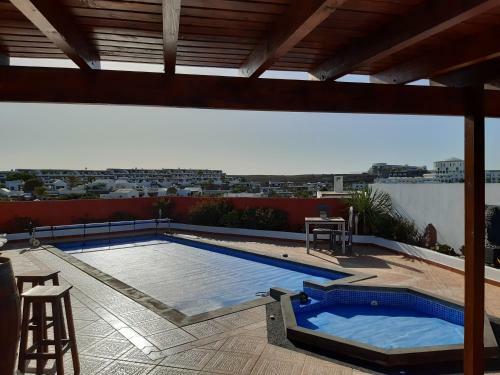 Extremely Private Villa, Heated Pool & Jacuzzi, Pool Wet Bar, Great Views.