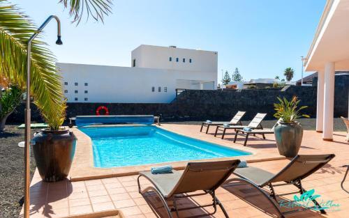 Remarkable 3-bed Villa In Playa Blanca