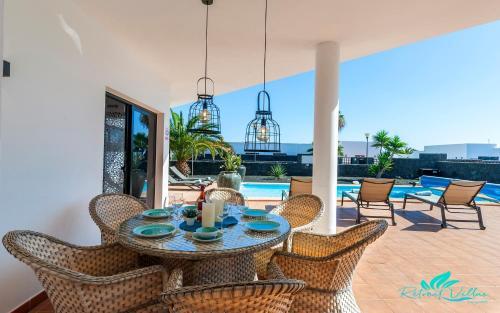 Remarkable 3-bed Villa In Playa Blanca