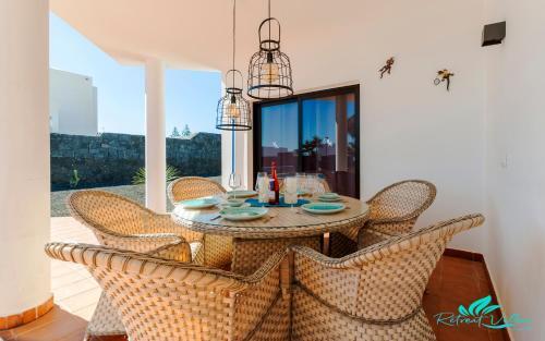 Remarkable 3-bed Villa In Playa Blanca