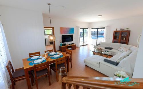 Remarkable 3-bed Villa In Playa Blanca
