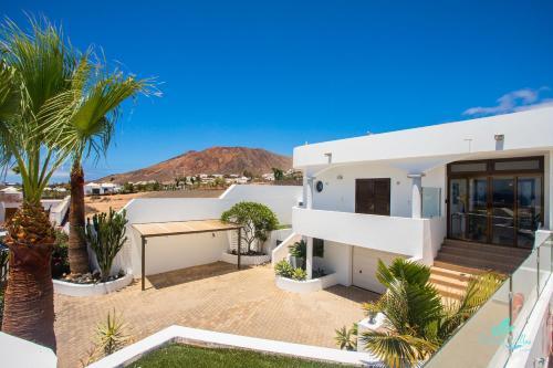 Exclusive 2-bed Villa In Playa Blanca Adults Only
