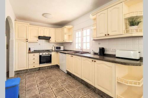 Villa Renaissance, 6 Bed 6 Bath Spacious Villa