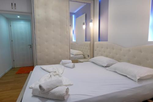 A Luxury 3-bedrooms Apartment Sarande 21