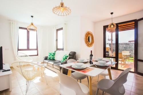 Impeccable 2-bed Villa In Playa Blanca