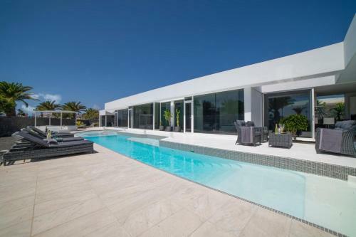 Villa Odyssey With Private Heated Pool In Playa Blanca