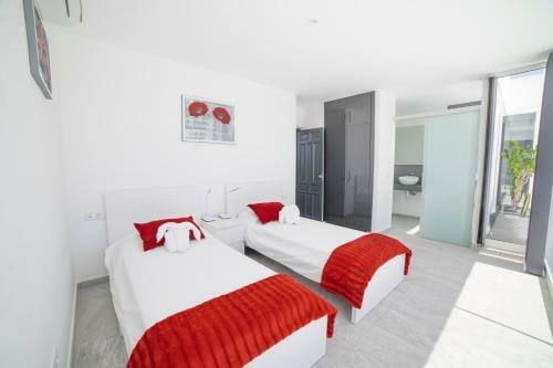 Villa Odyssey With Private Heated Pool In Playa Blanca