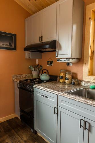 Bed & Breakfast Howling Raven Cabin
