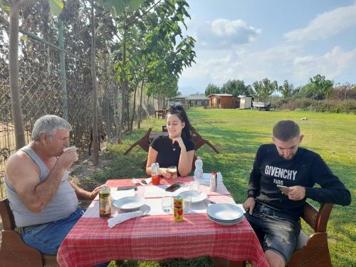 Windmill Shkodra Gesthouse Camping & Grill