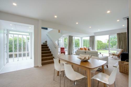 Bluff Hill Beauty - Bluff Hill Holiday Home