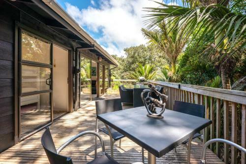 Treetops - Forest Retreat- Near Onetangi Beach
