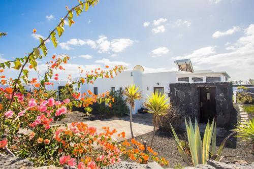 Beautiful 2-bed Villa In Playa Blanca