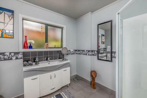 Large Renovated Opononi Beach House