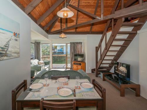 Hideaway - Onemana Holiday Chalet