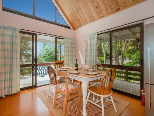 Tui's Grove - Onemana Holiday Home
