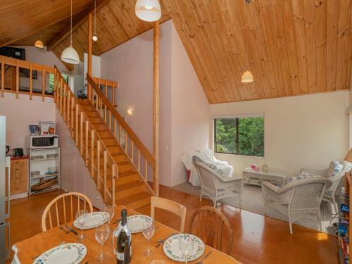 Tui's Grove - Onemana Holiday Home