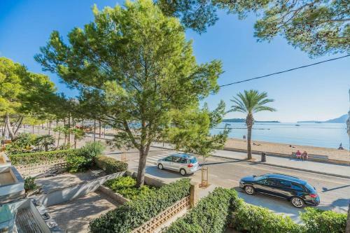 Beachfront Apartment With Sea Views And Free Wifi