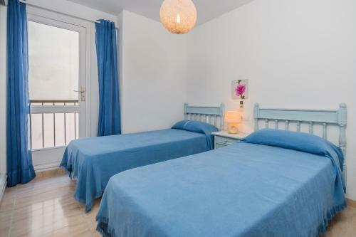 Beachfront Apartment With Sea Views And Free Wifi