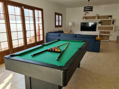 Luxury 4-bedroom Villa With Heated Pool + Sea View
