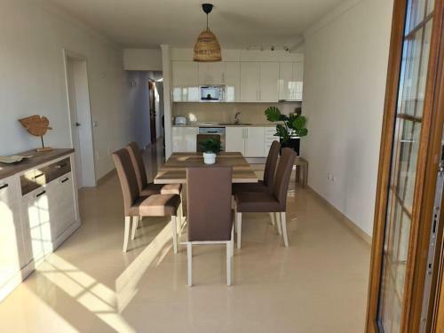 Luxury 4-bedroom Villa With Heated Pool + Sea View