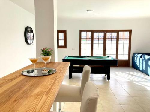 Luxury 4-bedroom Villa With Heated Pool + Sea View