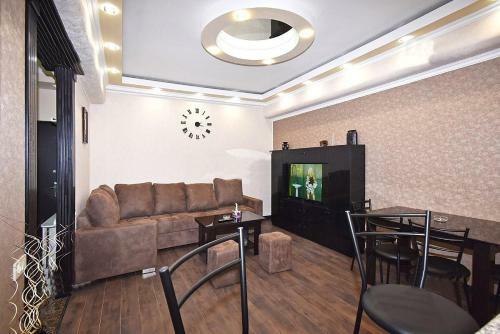 Luxury Apartment In Republic Square