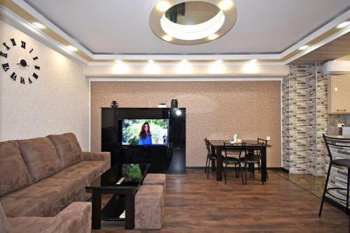 Luxury Apartment In Republic Square