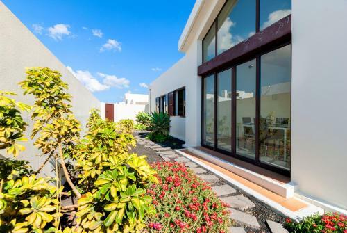 Lovely 3-bed Villa In Playa Blanca