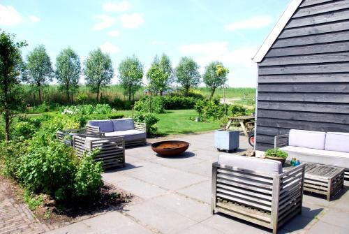 Bed In Waterland