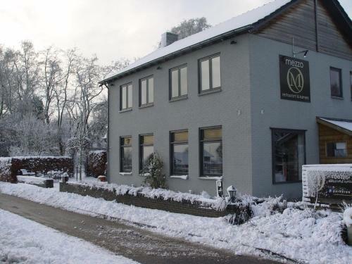 Hotel Mezzo Restaurant & Kamers