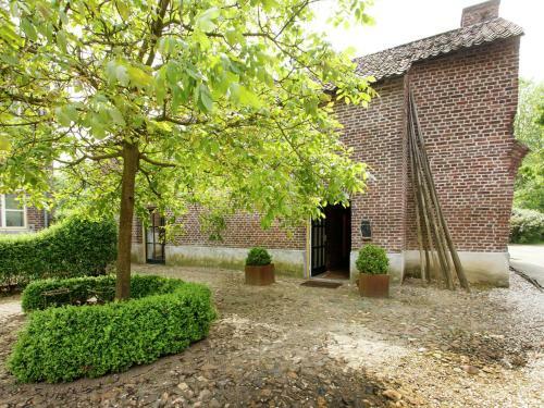Lovely Farmhouse In Baexem Near Forest