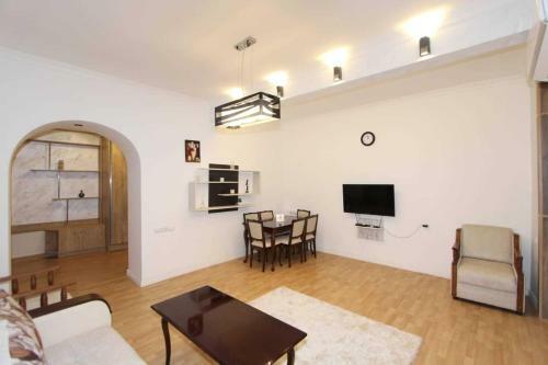 Sunny Apartment In The Center