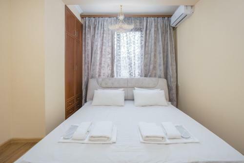 Central Yerevan 3 Bedrooms Premium Apartment Small Center