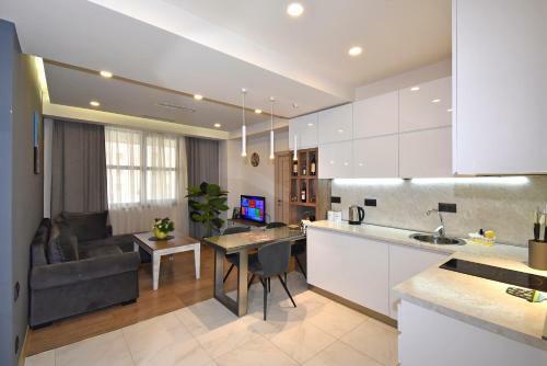 Home4you City Center Apartments