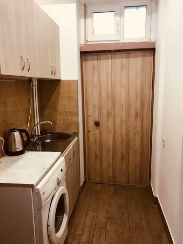 Studio Apartment Near Republic Square