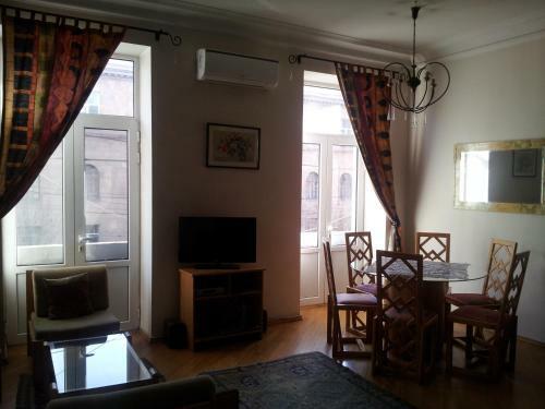 Sunny Apartment In Central Yerevan