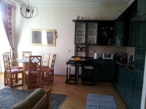 Sunny Apartment In Central Yerevan