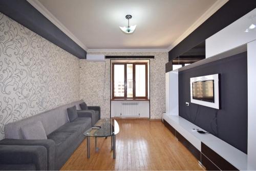Argishti Street, 1 Bedroom Modern Apartment Gl131