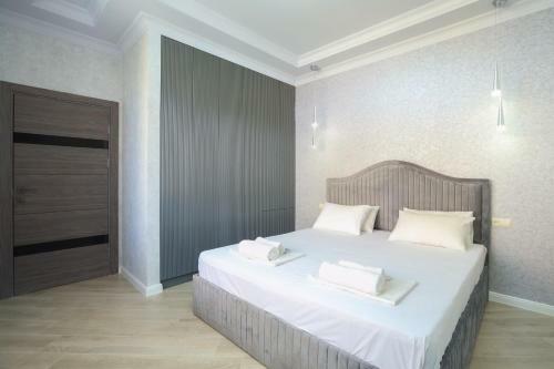 Center Yerevan 1 Bedroom Gorgeous Apartment,small Center