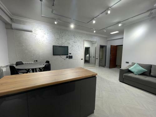 Andranik's City Center Apartment