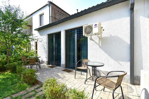 Hostal The Nut Guest House