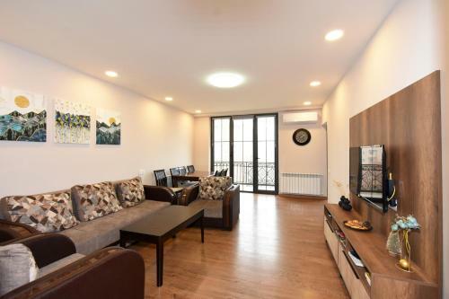 Lovely 2-bedroom Apartment With Fantastic View
