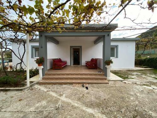 Hostal Progon House